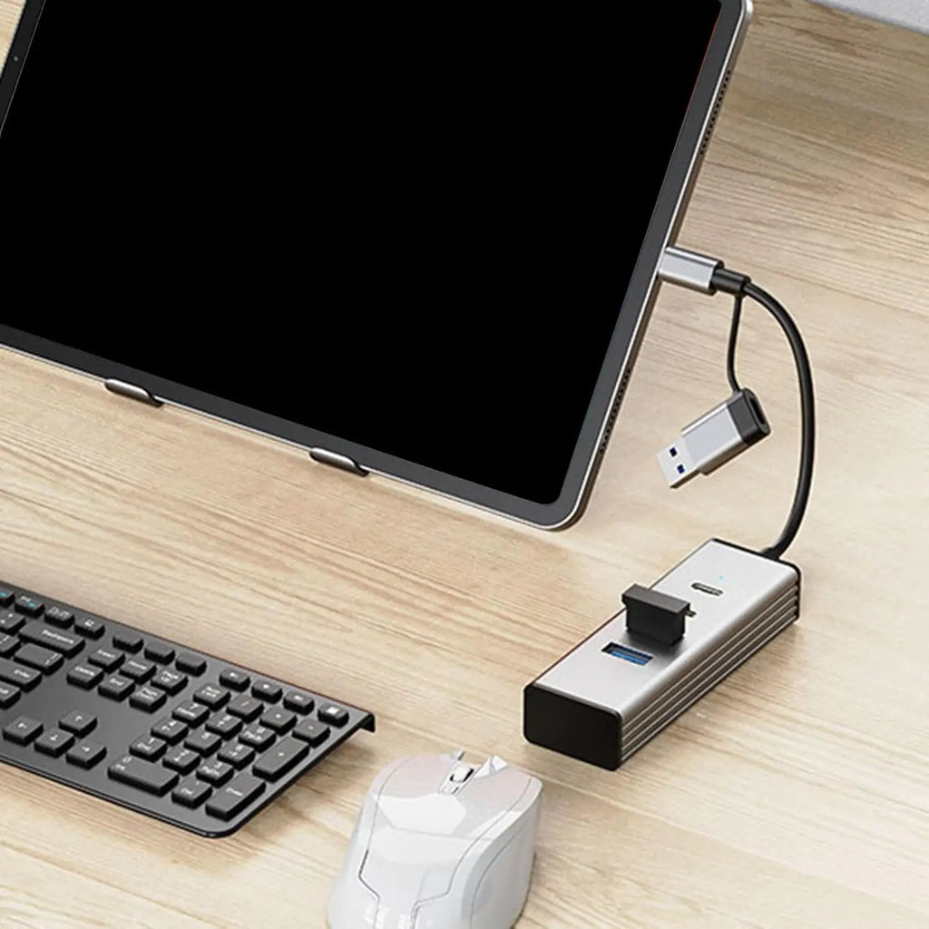 4-in-2 USB 3.2 Hub 10Gbps, USB-A & USB-C Dual Port - In Use